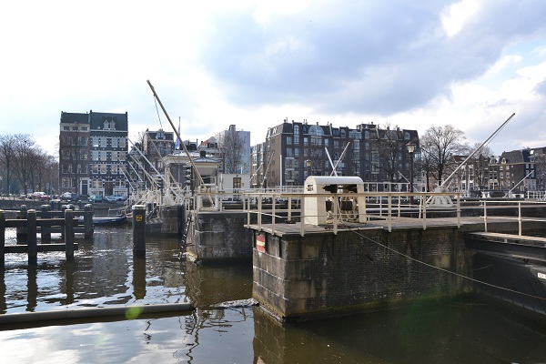 SUR L'EAU